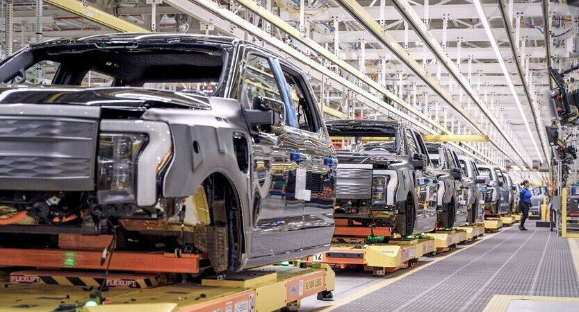 You are currently viewing Ford Lanza Nuevo Plan de Capacidad para Baterías en Camino a Aumentar Tasa de Producción a 600 mil carros para 2023 y Más de 2 millones para 2026.