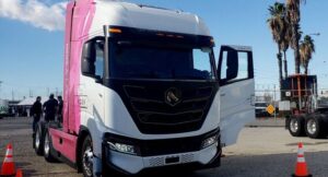 Read more about the article Los camiones de carga eléctricos ya están aquí. ¿Valen la pena? Usted decida