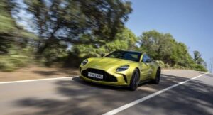 Read more about the article 2025 Aston Martin Vantage. Encanto y nostalgia para los baby boomers.