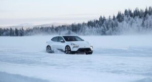 Read more about the article Llega a Estados Unidos el Polestar 4, un elegante hatchback europeo orientado al rendimiento.